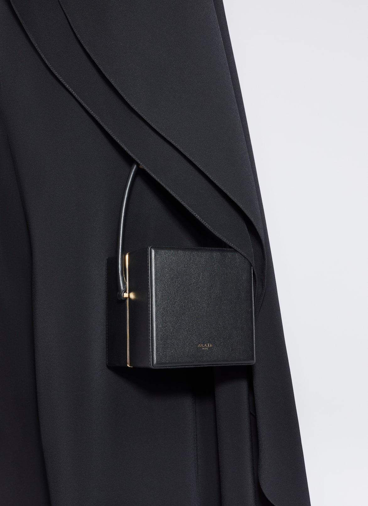 CUBE MINAUDIERE IN LAMBSKIN ALAÏA BLACK CUBE MINAUDIERE IN LAMBSKIN